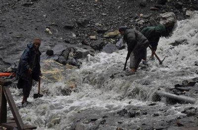 अमरनाथ यात्रा: भूस्खलन से पांच यात्रियों की मौत, बारिश ने बढ़ाई मुश्किलें