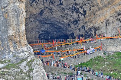 हर हर महादेव के नारे लगाते हुए निकली बाबा की मण्डली