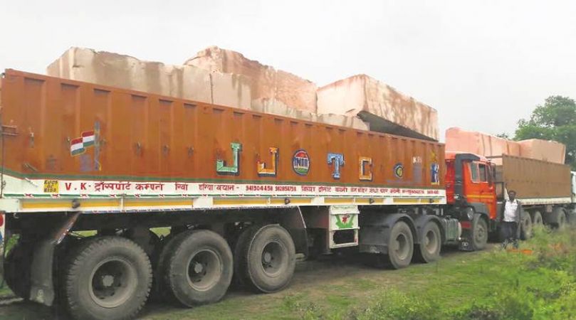 मंदिर निर्माण के लिए तीन ट्रक पत्थर अयोध्या पहुंचे