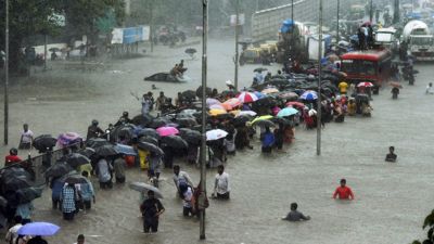 महाराष्ट्र : बारिश, भू-स्खलन, हाईवे जाम और बत्ती गुल
