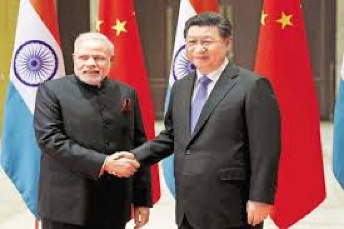 ब्रिक्स सम्मेलन में चीन के राष्ट्रपति शी जिनपिंग से मिले PM मोदी