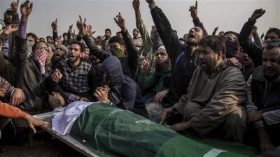 कश्मीर: प्रदर्शन के दौरान पुलिस की गोली से 3 की मौत