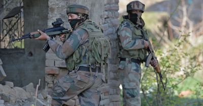 कश्मीर: सेना ने 2 आतंकियों को मार गिराया
