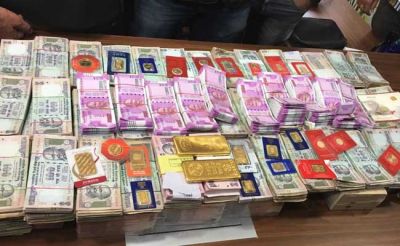100kg gold and Rs.10 crore cash seized in the income tax department's raid