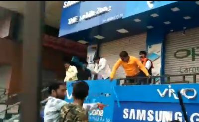 MP : चाइना मोबाइल कम्पनियो के विरोध में दुकानों पर तोड़फोड़