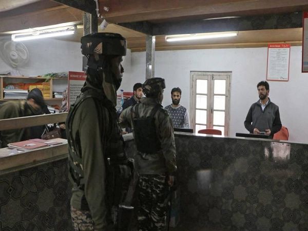 नोटबंदी के कारण कश्मीर में आतंकी संगठन ने बैंक को बनाया निशाना