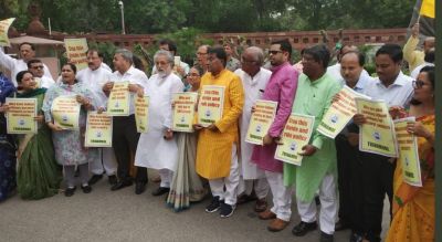 सदन लाइव: असम एनआरसी ड्राफ्ट को लेकर टीएमसी का  विरोध प्रदर्शन
