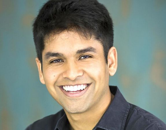 कैलिफोर्नियां में गवर्नर बनने की दौड़ में सबसे आगे चल रहा ये युवा भारतीय