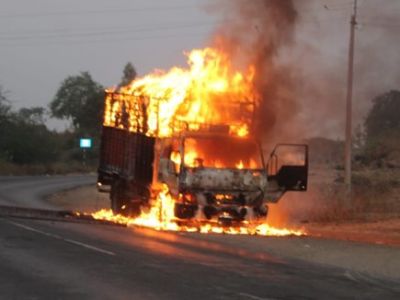 Fire broke out in two trucks loaded with Tendu patta, loss of millions