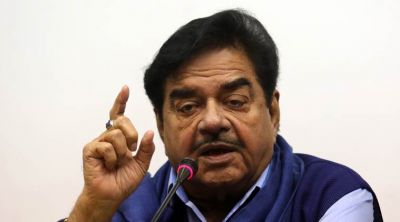 Shatrughan Sinha in trouble, accused of forgery