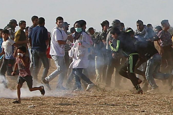 इजरायली गोलीबारी में मारी गई नर्स के जनाजे में शामिल हुए हजारों लोग