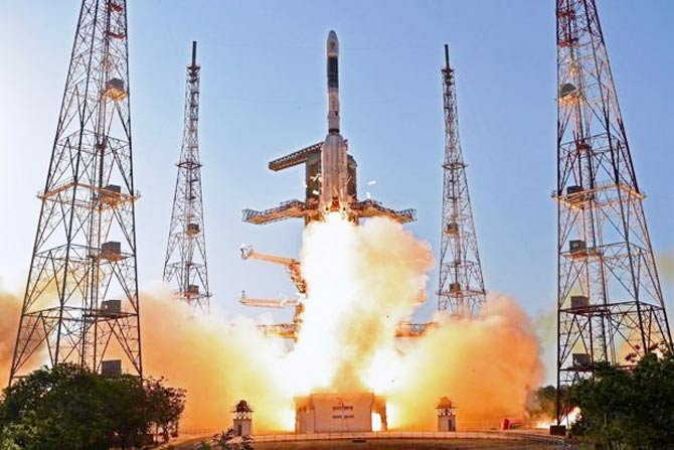 ISRO ने GSLV मार्क 3 रॉकेट को किया लांच, 200 हाथियों के वजन के बराबर है भार