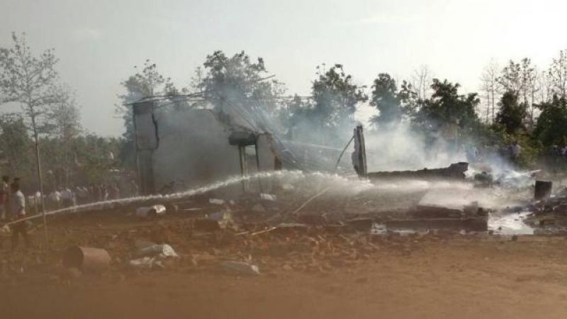 किसान आन्दोलन के बीच मप्र में दर्दनाक हादसा, पटाखा फैक्ट्री में आग से 25 मजदूर जिंदा जले