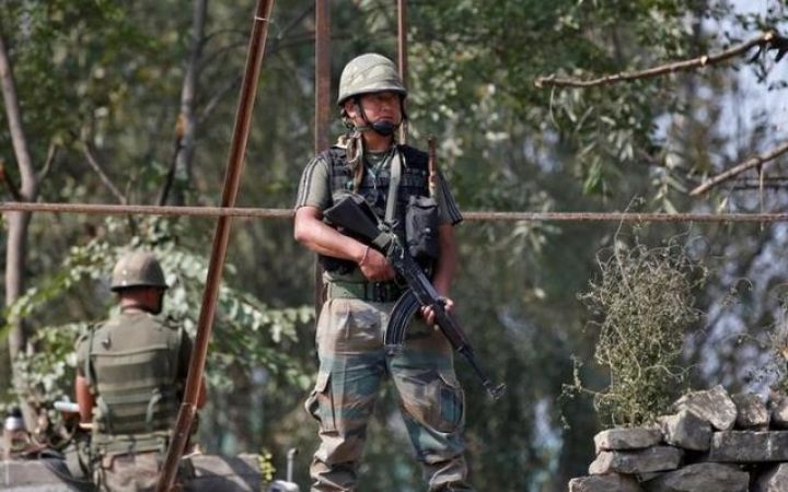 कश्मीर के पुलवामा में आतंकी हमला, 2 जवान शहीद