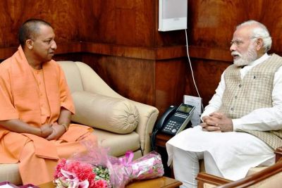 PM मोदी से मिले CM योगी