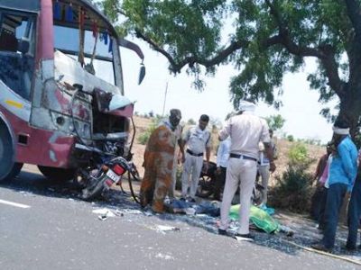 खंडवा: बाइक और बस की भिड़ंत में दो लोगो की मौत