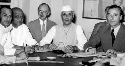सरदार पटेल पाकिस्तान को कश्मीर देना चाहते थे लेकिन नेहरू ने उन्हें रोक लिया