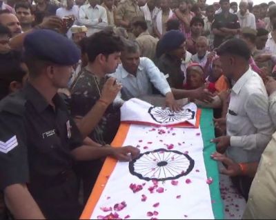 शहीद विनोद कुमार को अंतिम विदाई देने बड़ी संख्या में पहुंचे लोग
