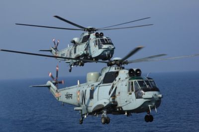 हेलिकॉप्टरों की कमी से जूझ रही नौ सेना , मारक क्षमता हुई प्रभावित
