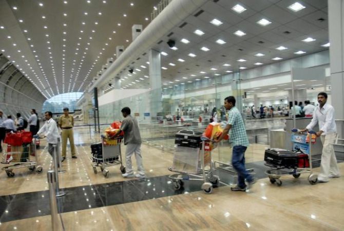 देश के एयरपोर्ट की सिक्योरिटी संभालेगी सीआईएसएफ