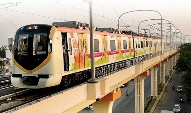 वीडियो कॉन्फ्रेंसिंग के जरिए पीएम मोदी ने दिखाई नागपुर मेट्रो को हरी झंडी