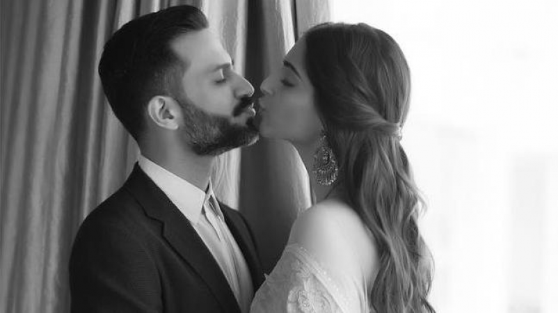 Video : हसीन वादियों में पति के साथ KISS करते हुए नजर आई सोनम