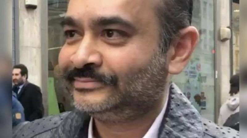 पीएनबी घोटाला: नीरव मोदी ने बदला रूप, लंदन की सड़कों पर बेख़ौफ़ घूमता दिखा