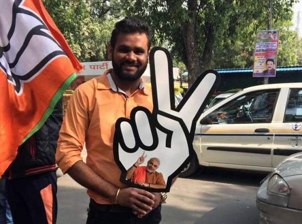 उत्तराखंड विधानसभा चुनाव 2017 : BJP समर्थकों ने शुरू किया जश्न...देखे PHOTOS