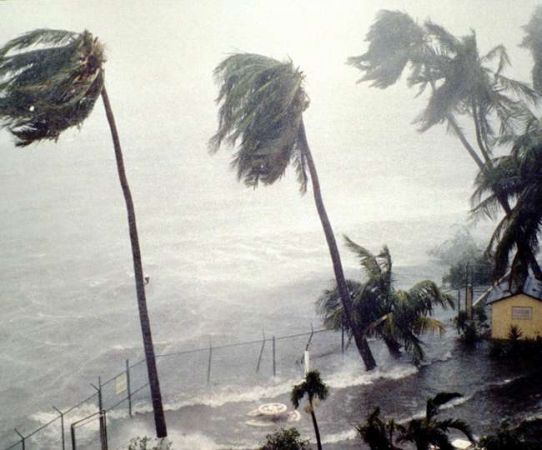 अमेरिका में आया चक्रवाती तूफान 'बम', मौसम विभाग ने जारी की चेतावनी