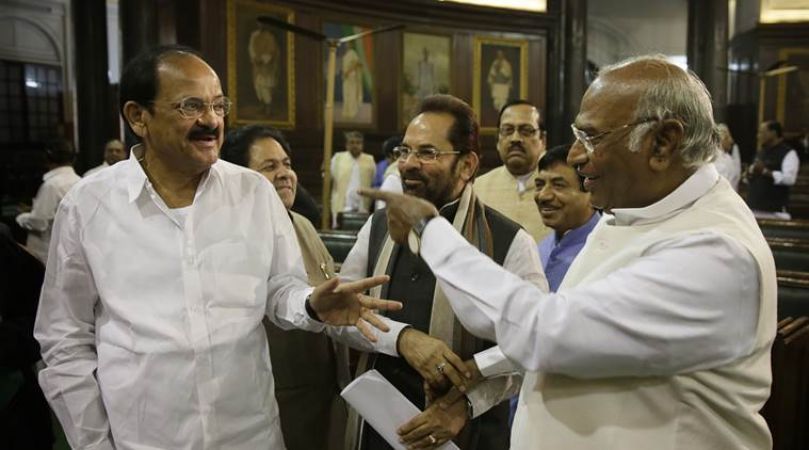 भाजपा पर लगाया कांग्रेस ने हाॅर्स ट्रेडिंग का आरोप, संसद से किया वाॅक आउट