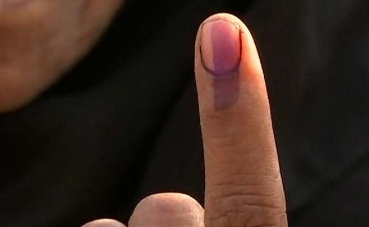 उत्तराखंड के एक बूथ पर जारी है मतदान, शाम को होगी गणना