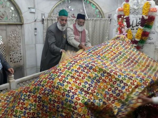 हजरत निजामुद्दीन दरगाह के दो धर्मगुरु पाकिस्तान से गायब