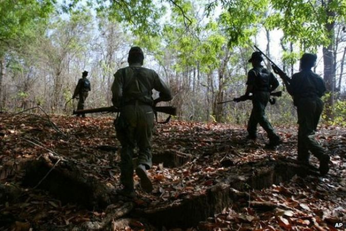 छत्तीसगढ़: सुरक्षाबलों के साथ मुठभेड़ में 2 नक्सली ढेर, तलाशी अभियान जारी