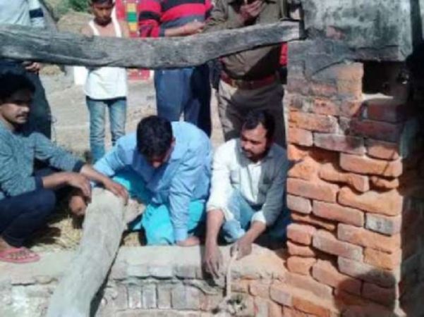 गंगा-जमनी तहजीब की मिसाल, कुँए में गिरी गाय को मुस्लिम युवकों ने निकाला