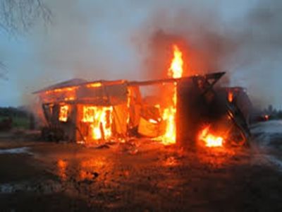 इंदौर : शराब की एक दुकान में लगी आग, जिंदा जला युवक