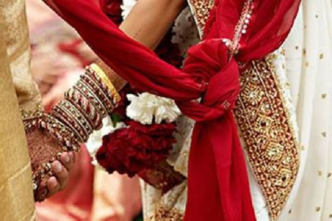 मुस्लिम लड़की ने की हिन्दू लड़के से शादी, कहा बचपन से पसंद है हिन्दू रीति रिवाज