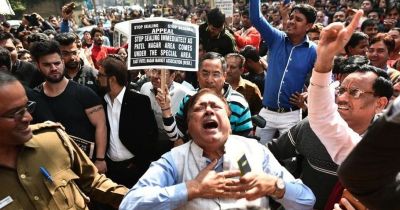 दिल्ली सीलिंग : रामलीला मैदान में महाभारत, बंद रहेगी 8 लाख दुकानें