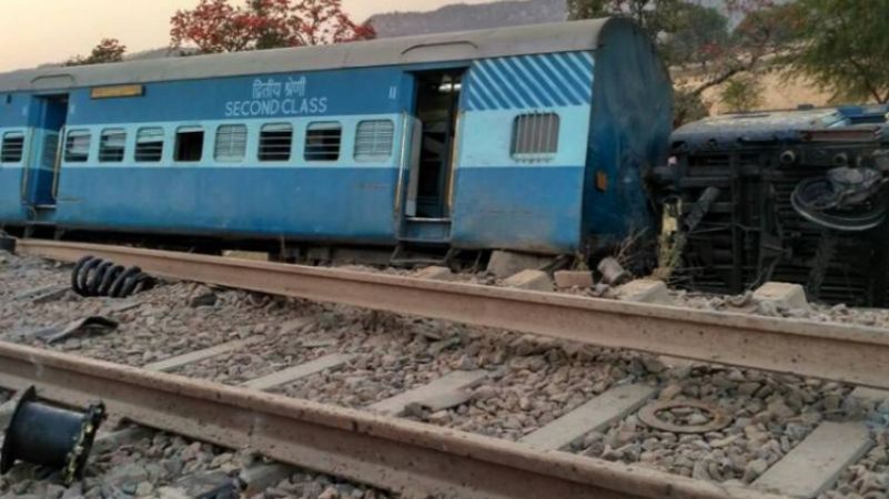 महाकौशल ट्रेन हादसे में रेल मंत्री सुरेश प्रभु ने दिए जाँच के आदेश