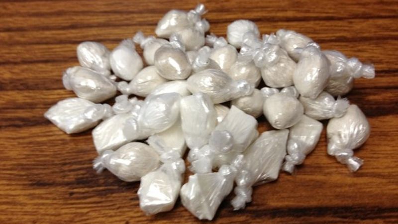 Three persons allegedly found carrying drugs, police arrested