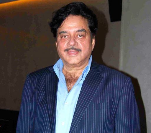 Shatrughan Sinha asks questions to PM Modi by sharing video of migrant laborers