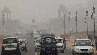 दिल्ली में वाहनों की बढ़ोतरी को लेकर चिंतित SC, कहा एक घर में नहीं होना चाहिए अधिक वाहन