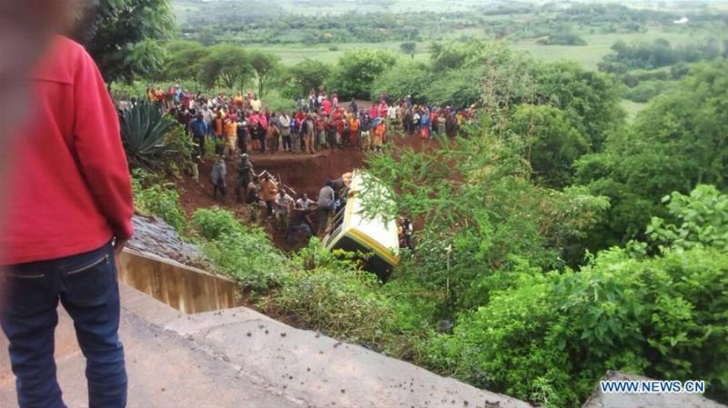 तंजानिया में स्कूली बस गड्ढे में गिरी, 35 की मौत