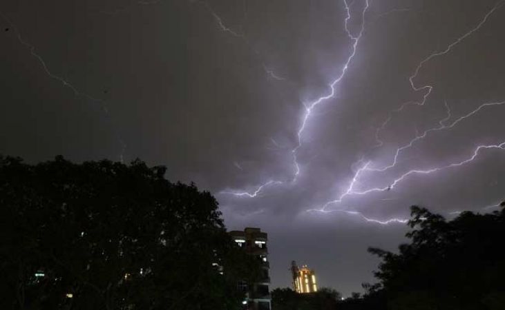 दिल्ली समेत देश के 13 राज्यों के लिए मौसम विभाग ने जारी किया अलर्ट