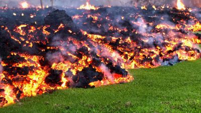 हवाई: ज्वालामुखी के गर्म लावे से 35 घर जलकर ख़ाक