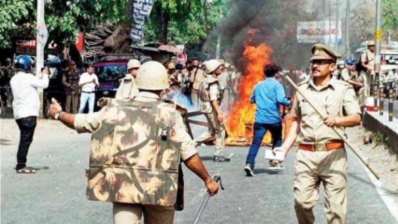 सहारनपुर में फिर हिंसा, पुलिस के तीन वाहन जलाए