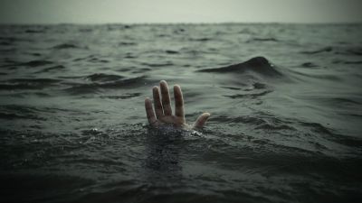 बच्चे को खुला छोड़ना परिजनों को पड़ा भारी, तालाब में डूबने से मौत