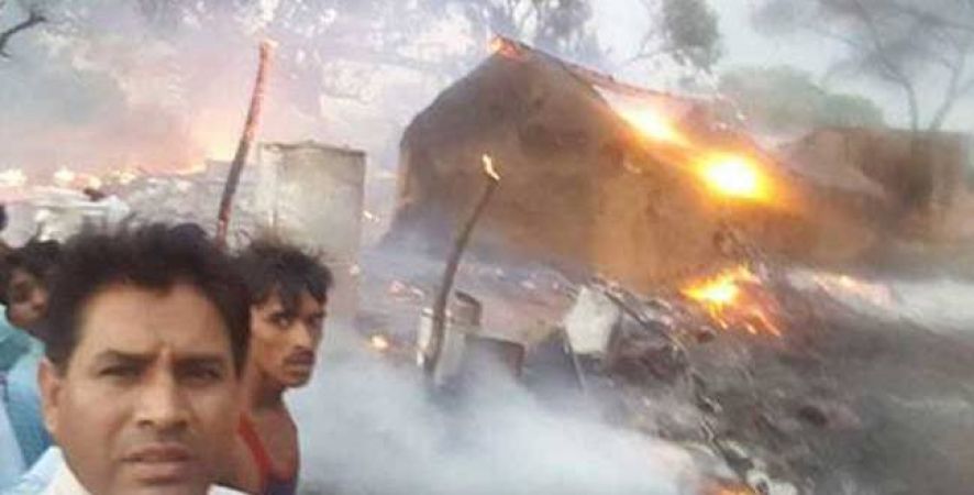 BJP विधायक की संवेदनहीनता, जलते घरों के साथ सेल्फी पोस्ट की