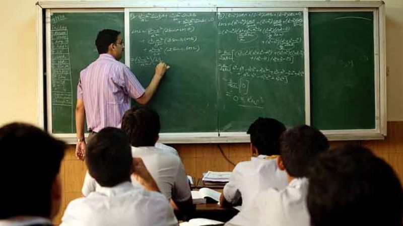 नियोजित शिक्षकों को सुप्रीम कोर्ट ने दिया झटका, अब बिहार में राजनेता लगा रहे इसमें तड़का