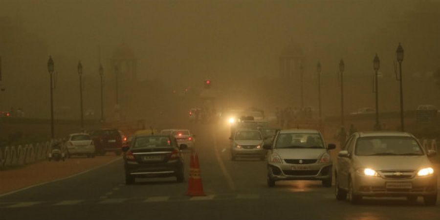 हरियाणा में आंधी के बाद ओले गिरे, वहीं दिल्ली में छाया अँधेरा