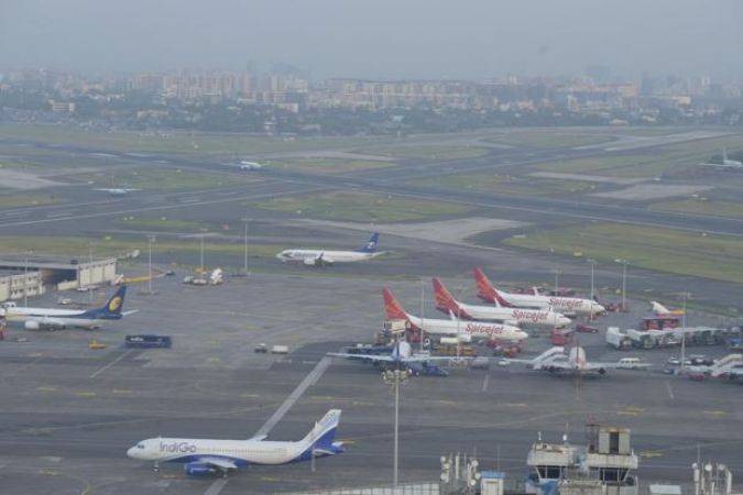 भारत के सबसे बिजी एयरपोर्ट पर रहता है हमेशा जान का खतरा